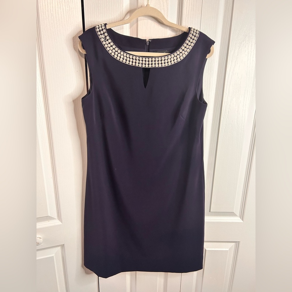 Tahari Women’s 10 Navy Blue Sleeveless Zip Up Dress Pearl Neckline Keyhole